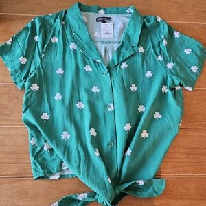 NWT- Womens St Patrick's Day Shamrock Button Blouse Size Large
